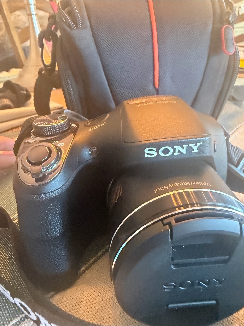 Sony Black Camera with Black Lens Cap - Picture 3 of 11